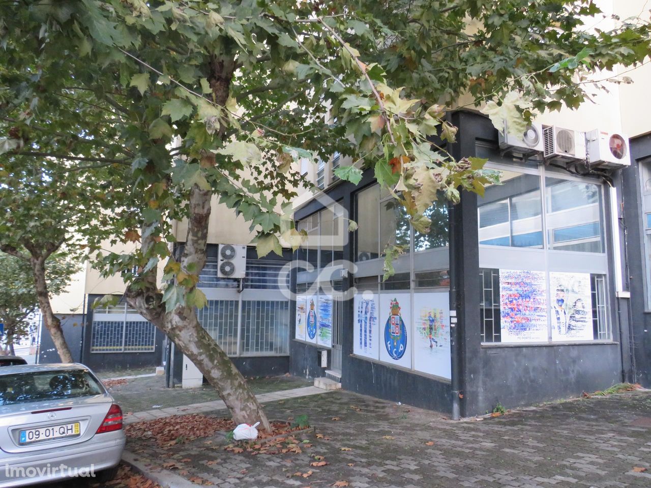 Loja com vários gabinetes, escritório e armazém, em Rio Tinto