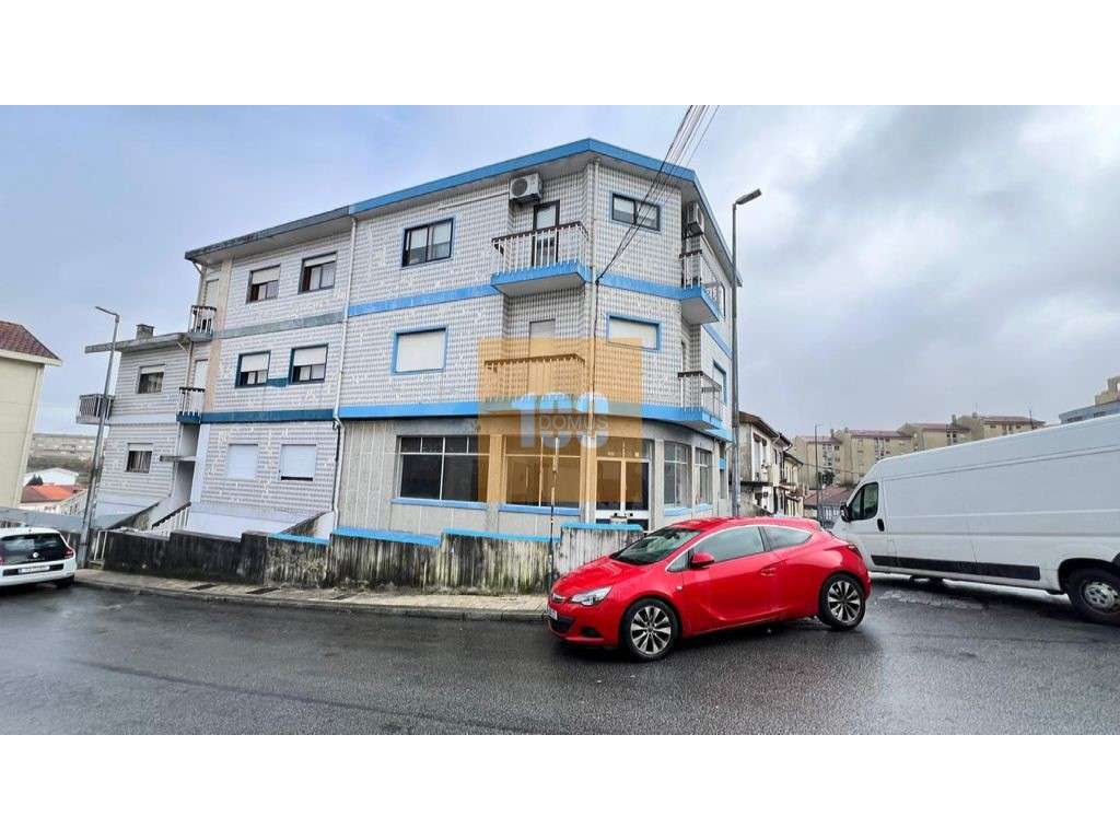 Espaço comercial com potencial para habitação T3 em Rio Tinto - Grande imagem: 3/26