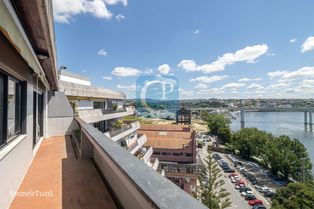 Apartamento T3 no Edifício Varandas do Douro, Porto