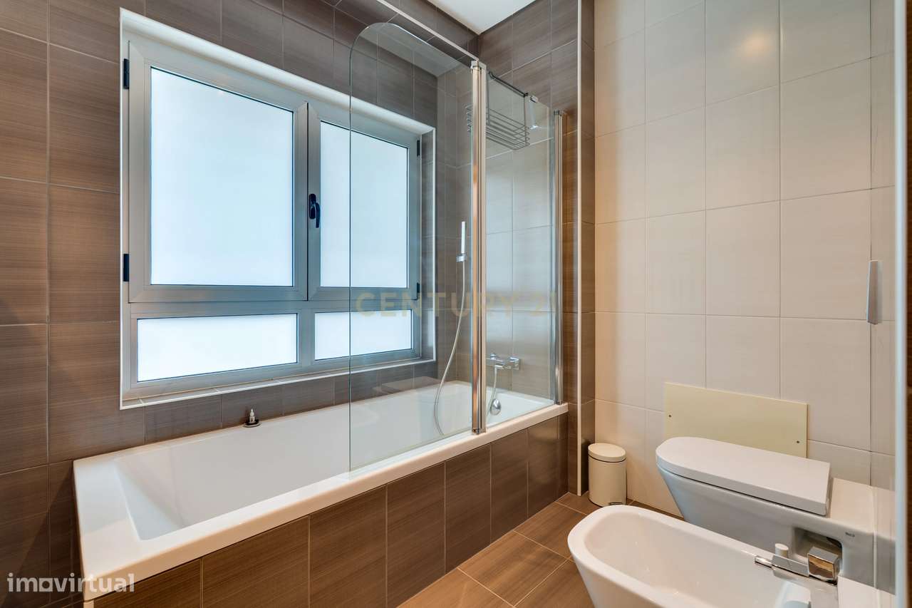 Moradia isolada moderna T3 com cave de 90 m2 em Mexilhoeira Grande, Po-14