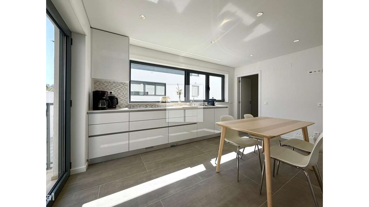 Moradia T4 Nova e Completa-14