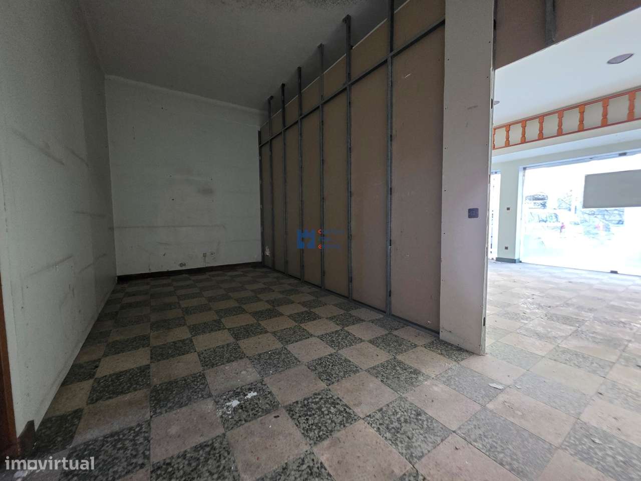 Lojas para comércio/habitação em Ourém-16