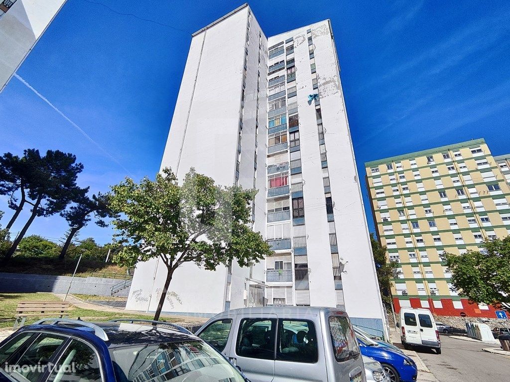 Apartamento T2 com elevador no Miratejo