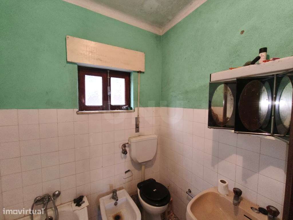 Oportunidade absolutamente imperdível - Moradia com parte renovada ...-28