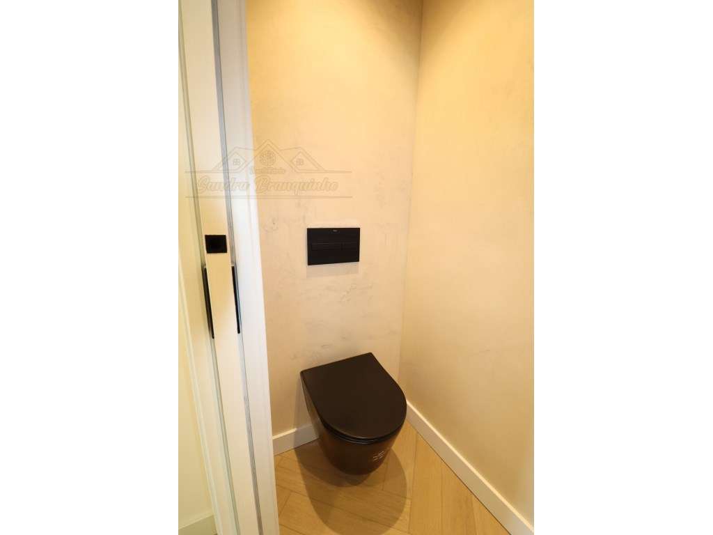Apartamento RENOVADO(novo) com vista mar-22