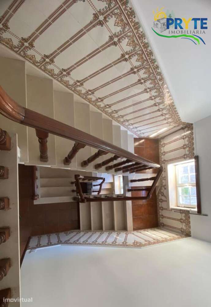 Moradia em Excelentes Condições com Amplo Terreno - Oportunidade Única-44