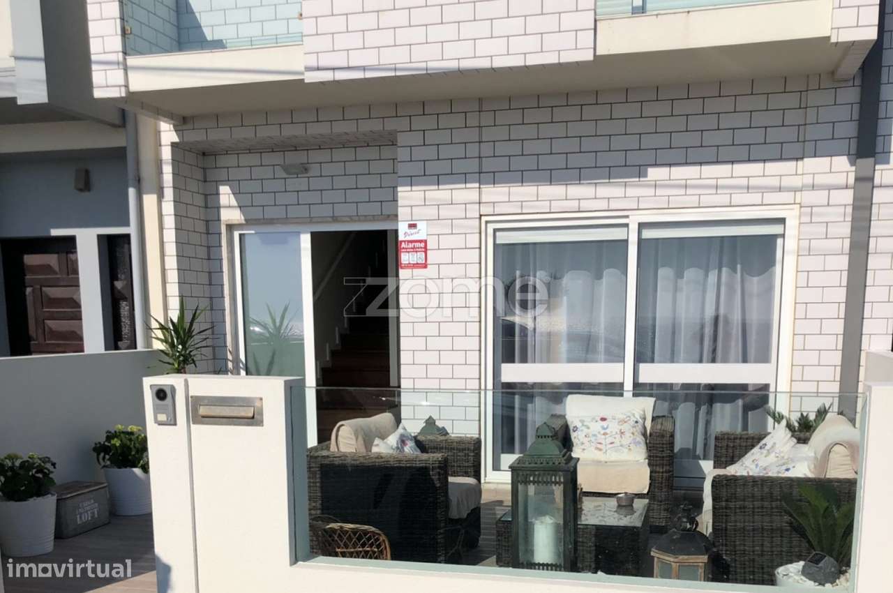 Moradia M3 +1- Frente Mar- Praia de Vila Chã - Grande imagem: 3/23