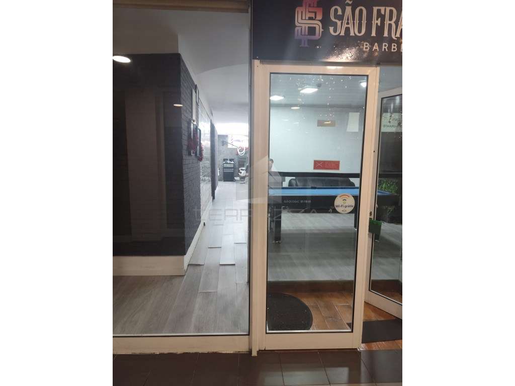 Espaço Comercial, arrendado, no Centro de Gondomar. Oportunidade de... - Grande imagem: 5/15