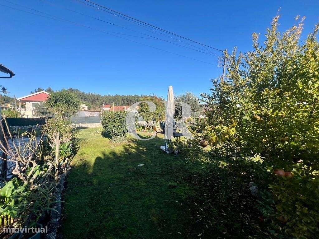 Excelente moradia térrea e independente com jardim em Arega - Figueiró-19