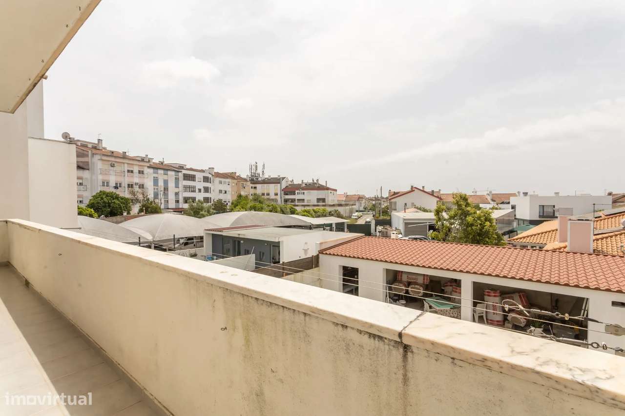 Andar de Moradia T3+1 - Foros de Amora (junto A33)-27