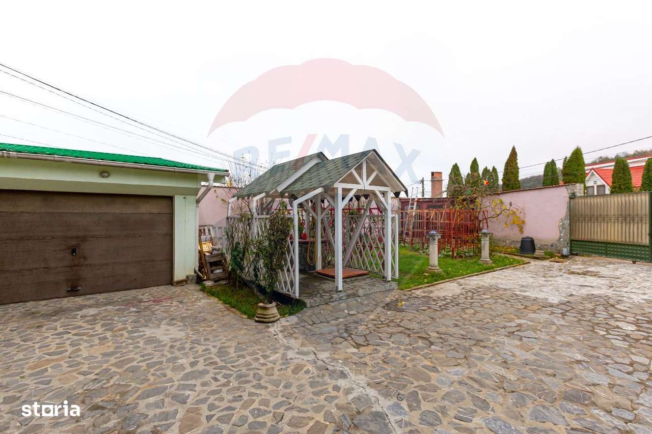 Vila, pretabila pentru PENSIUNE, de vanzare, Hemeiuș, Bacău - Imagine principală: 4/20