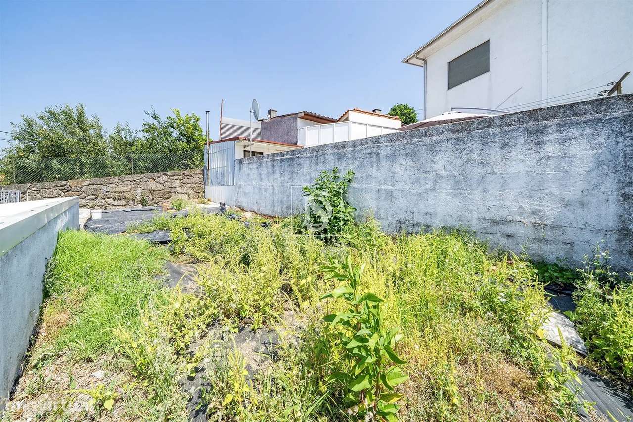 Moradia Térrea T2+1 Renovada | São Martinho do Campo-34