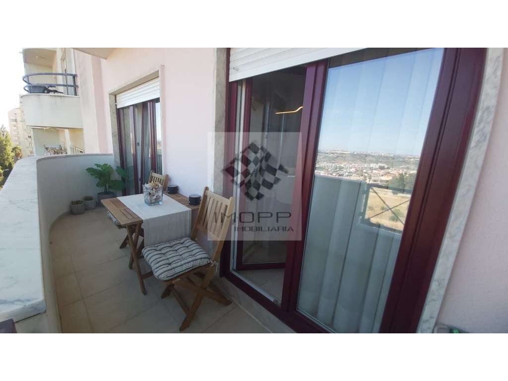 Fabuloso T4 na Radial em Odivelas com estacionamento!-38