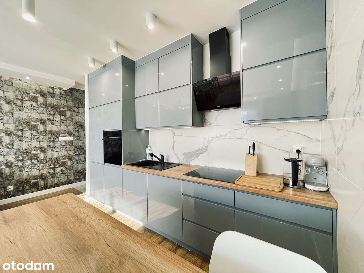 2019 | Dwustronne | Duży balkon | Garaż | Zamknięte os. | Komórka lok.-1