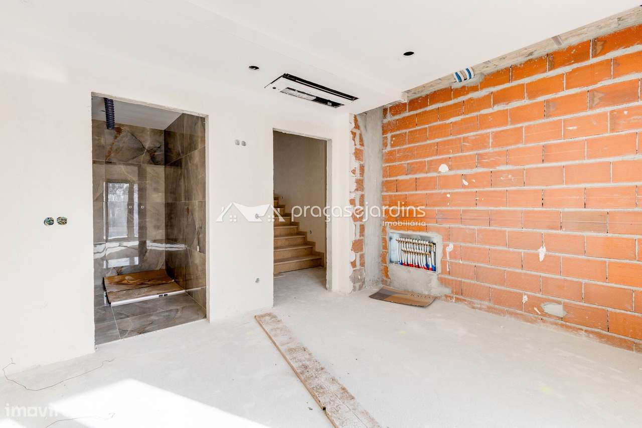 Moradia T3 com Garagem para 3 Viaturas a 5 Minutos de Leiria-19