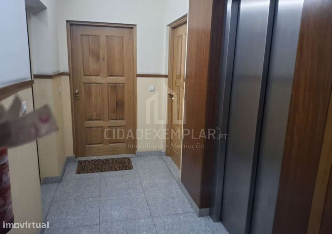 Apartamento T1+1 com Garagem – Excelente Oportunidade-6