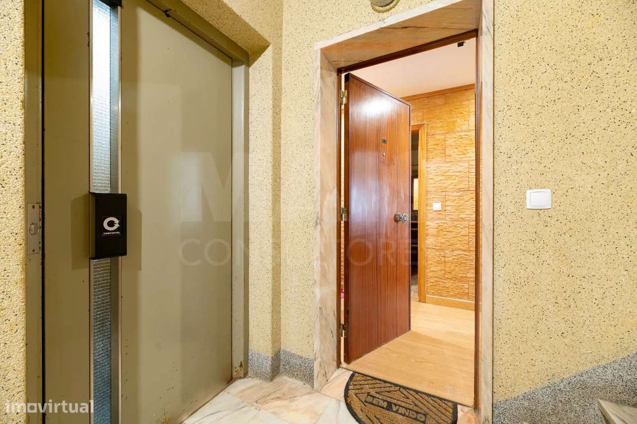 Apartamento T2 - Rio de Mouro com elevador e arrecadação - Grande imagem: 3/10