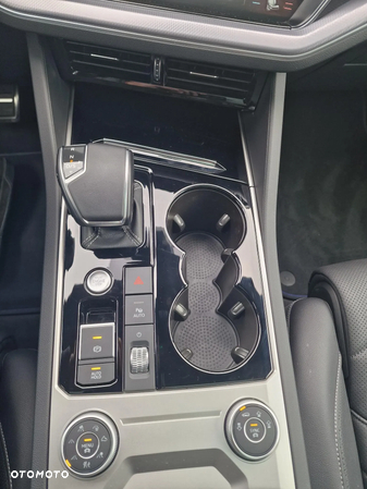 Volkswagen Touareg 3.0 V6 TFSI Plug-In Hybrid 4Motion R - 16