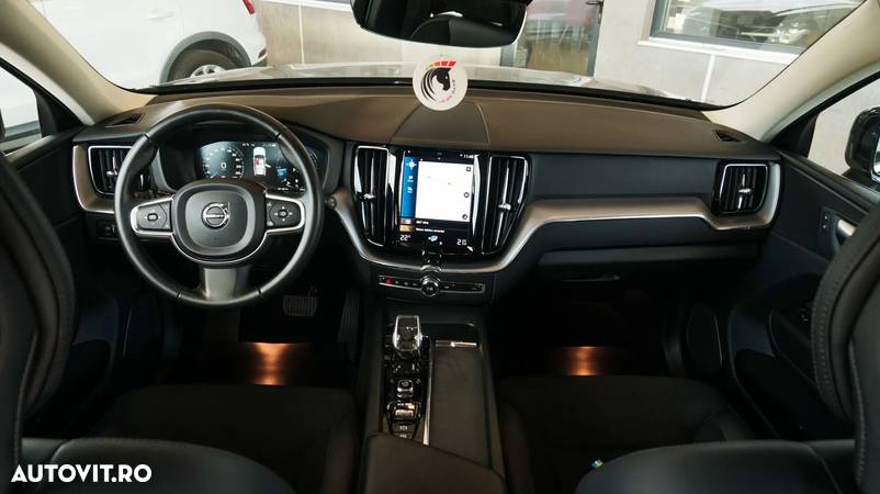 Volvo XC 60 B4 MHEV AWD Momentum Pro - 30