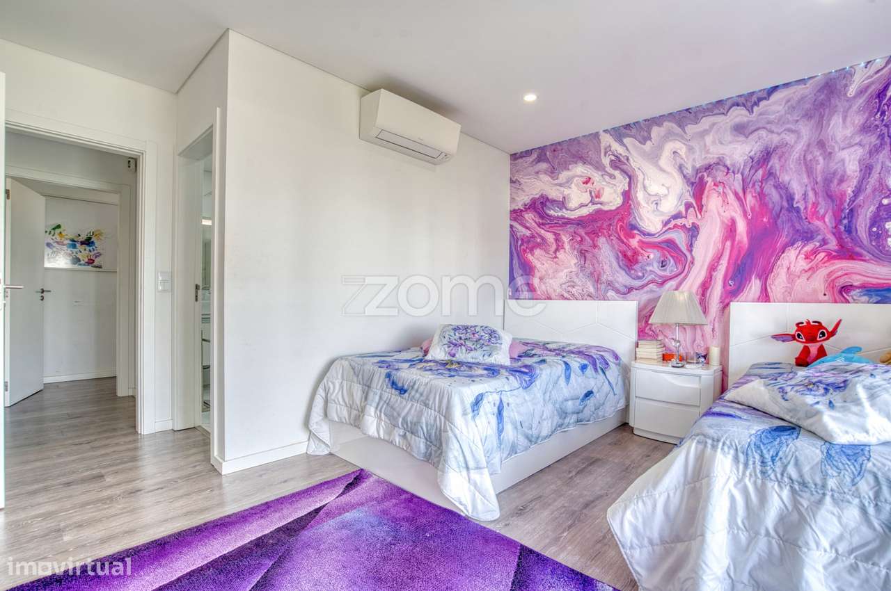 Moradia T4 com Jardim na Ramada-31