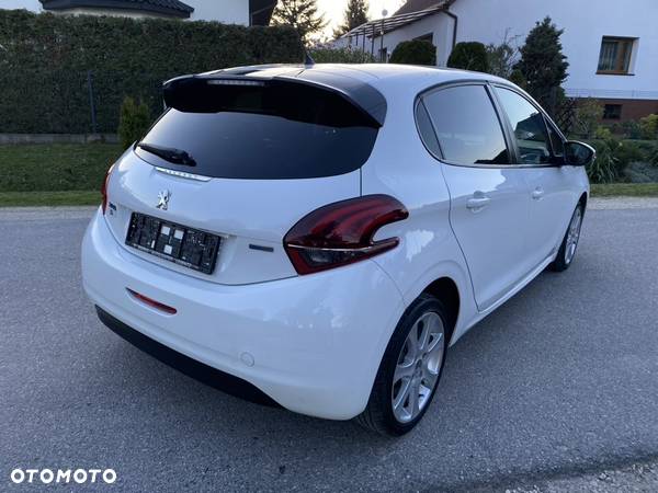 Peugeot 208 1.2 PureTech Style - 16