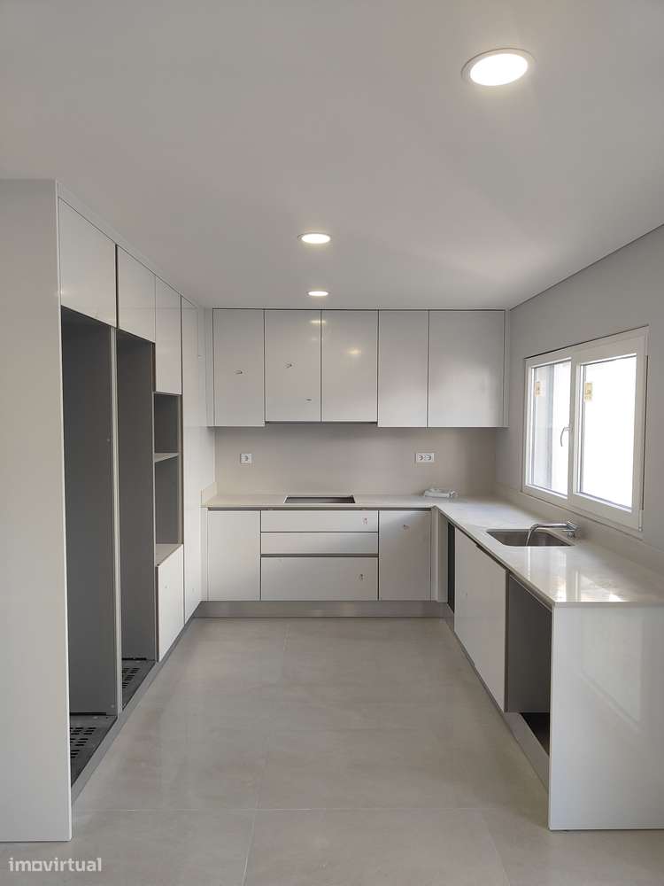 Oferta 1% do valor de aquisição - Moradia T2 com Piscina e Garagem-28