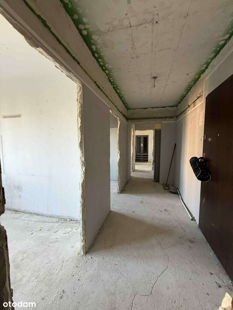 3 lub 4 pokojowe mieszkanie do remontu z balkonem, Os. Dywizjonu 303-13