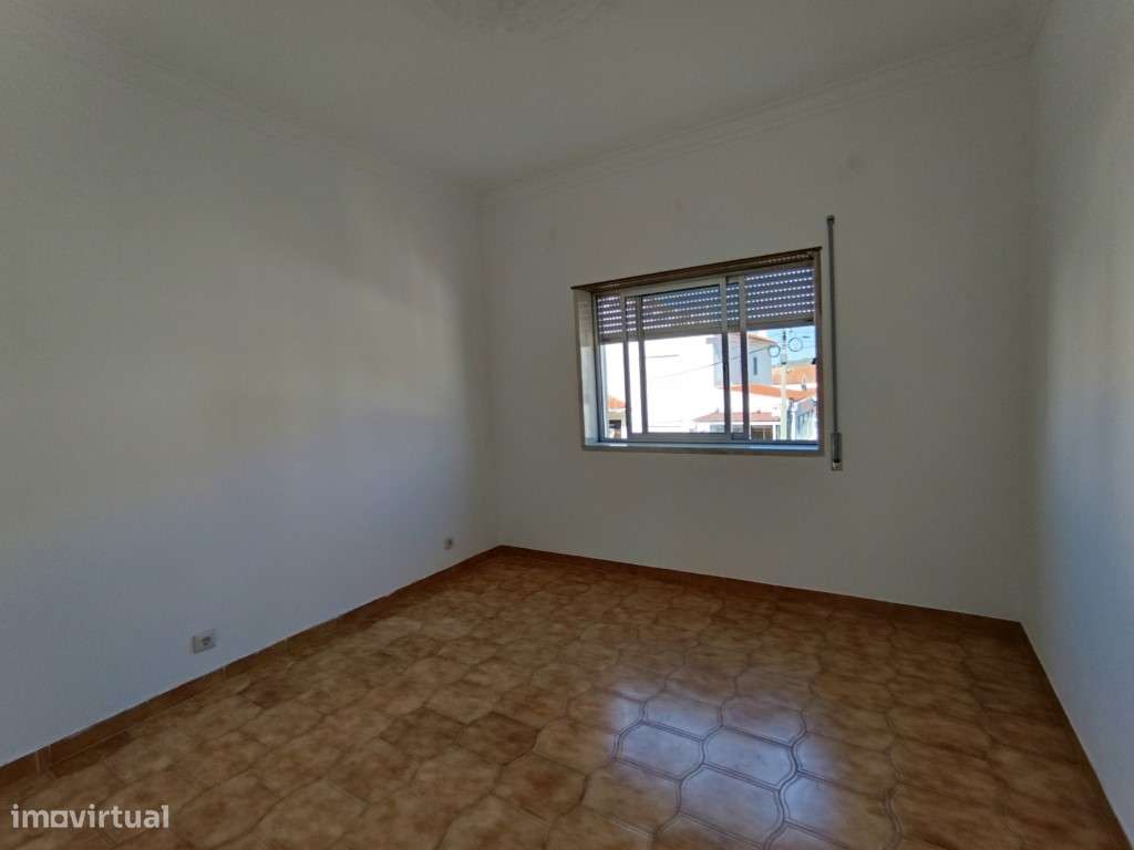 Moradia T3 com garagem e sótão - Quinta do Conde - Grande imagem: 5/28