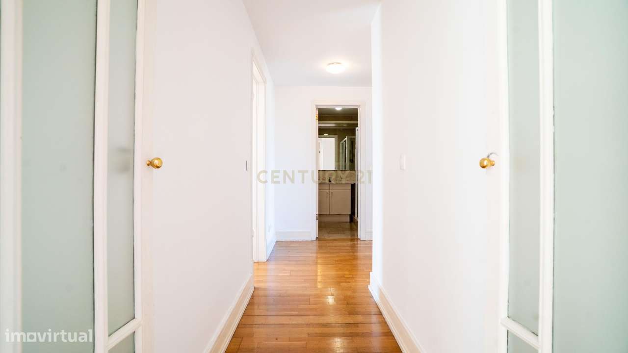 Apartamento T3 com Vista Mar – 5º Andar – A Dois Passos do Casino Esto-3