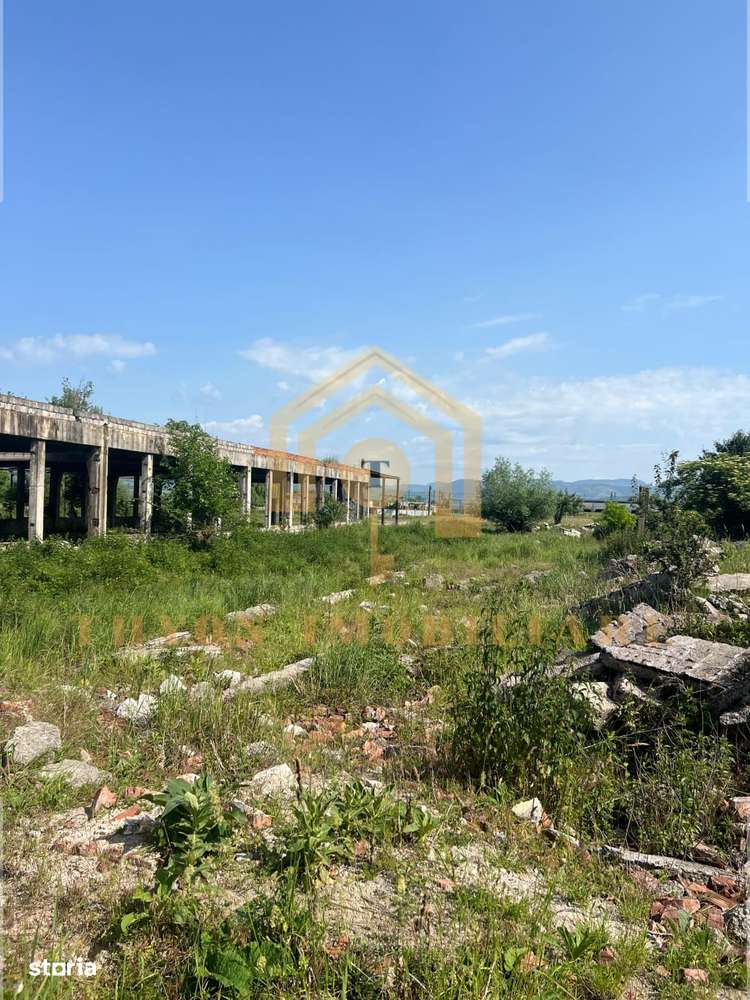 Teren industrial de vânzare–27.000 m² cu 4 hale acces autostradă, gară - Imagine principală: 5/12