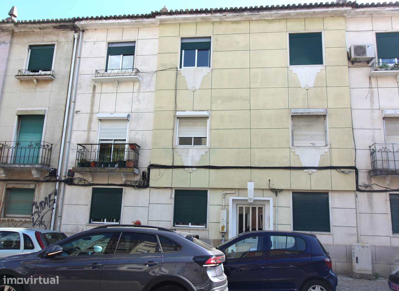 Apartamento T2 em zona central de Almada-12