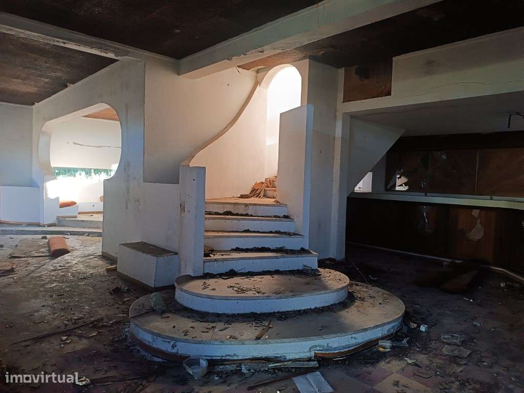 PRÉDIO PARA SERVIÇOS-13