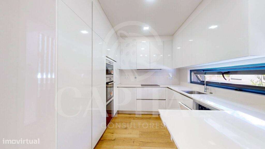 Magnífica Moradia T4 com Piscina e Terraço, em condomínio fechado-9