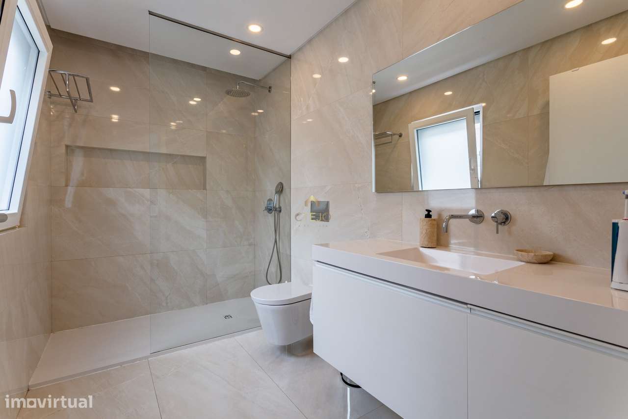 Moradia T2 Moderna com Pátio, Varanda e Chão Radiante – Bairro da Petr-20