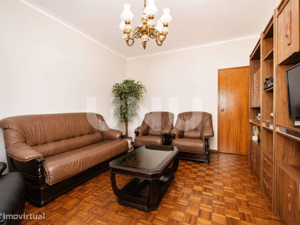 Moradia Bifamiliar T4 + T1 com garagem nas Paredes, em Alenquer!-11