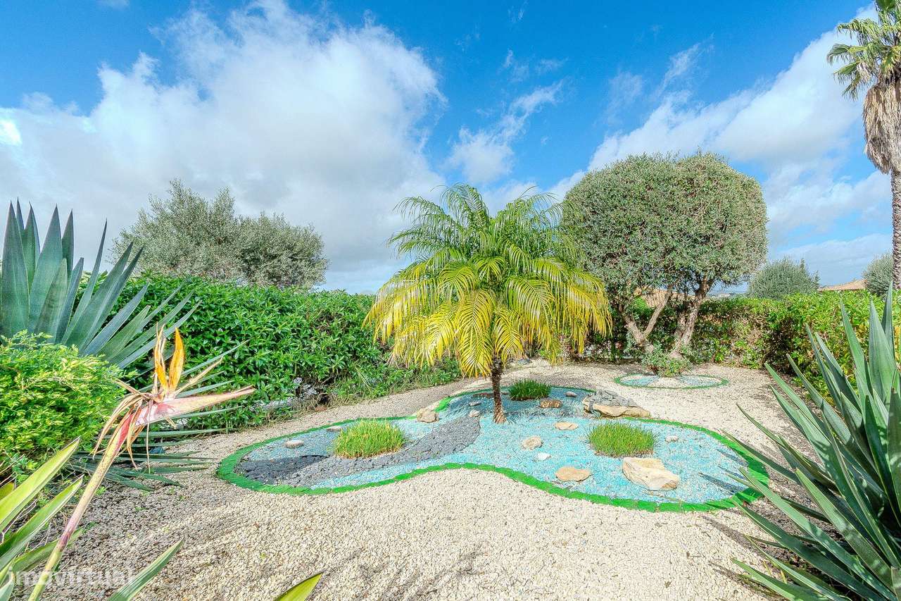 Moradia Geminada de canto  ·  com jardim a Sul e estacionamento para d - Grande imagem: 4/55