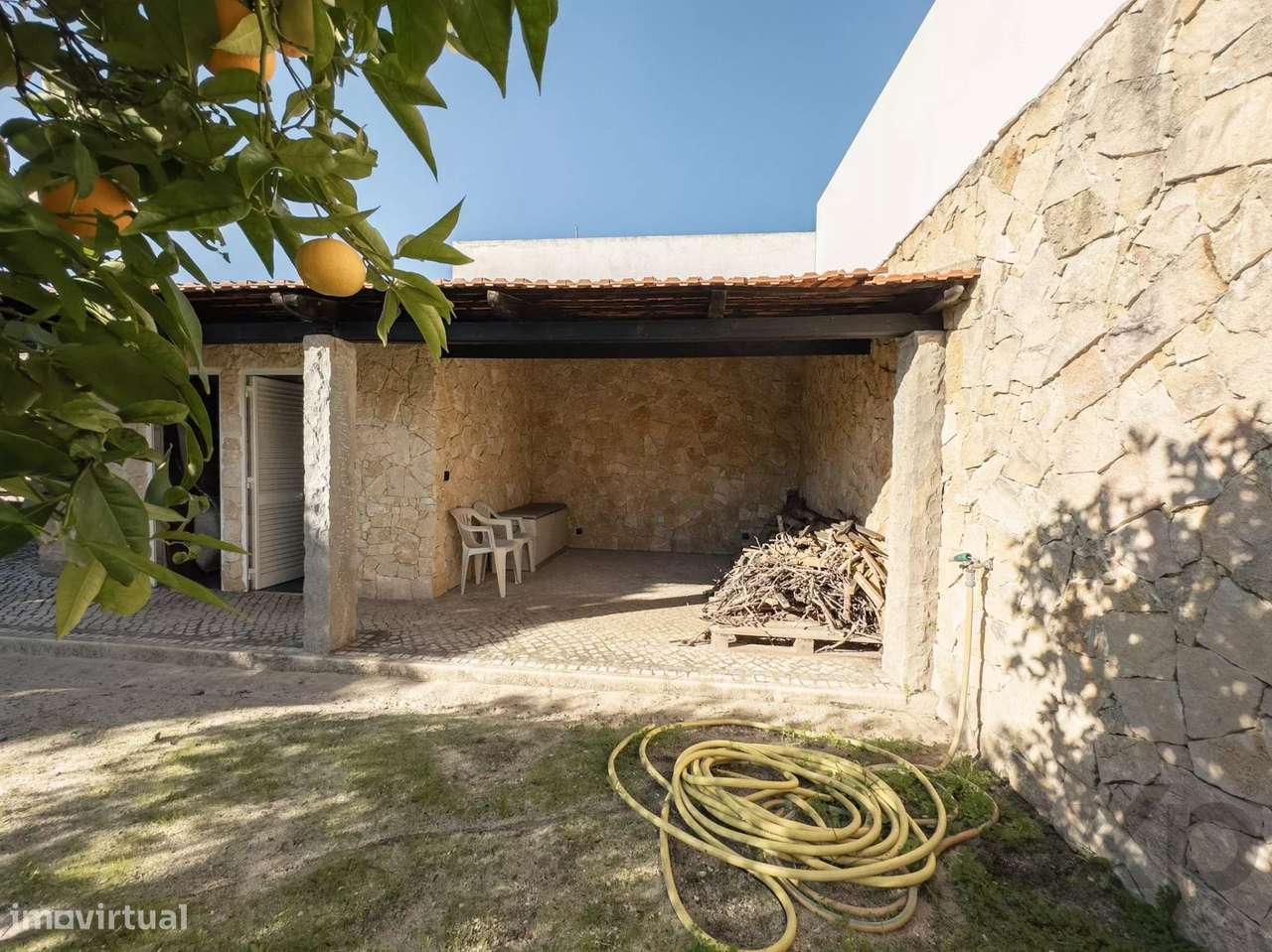 Oportunidade rara numa das localizações mais valorizadas de Fernão Fer-16