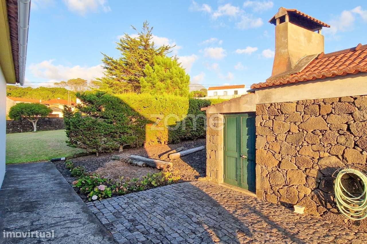 Moradia T4+1 na Ilha do Pico com Terraço Panorâmico e Vista Mar-30