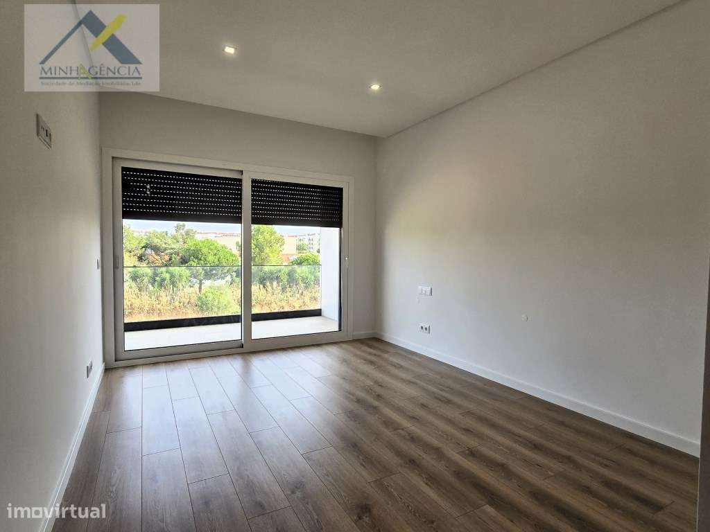Apartamento T3 Novo com garagem e piscina no Montijo-24