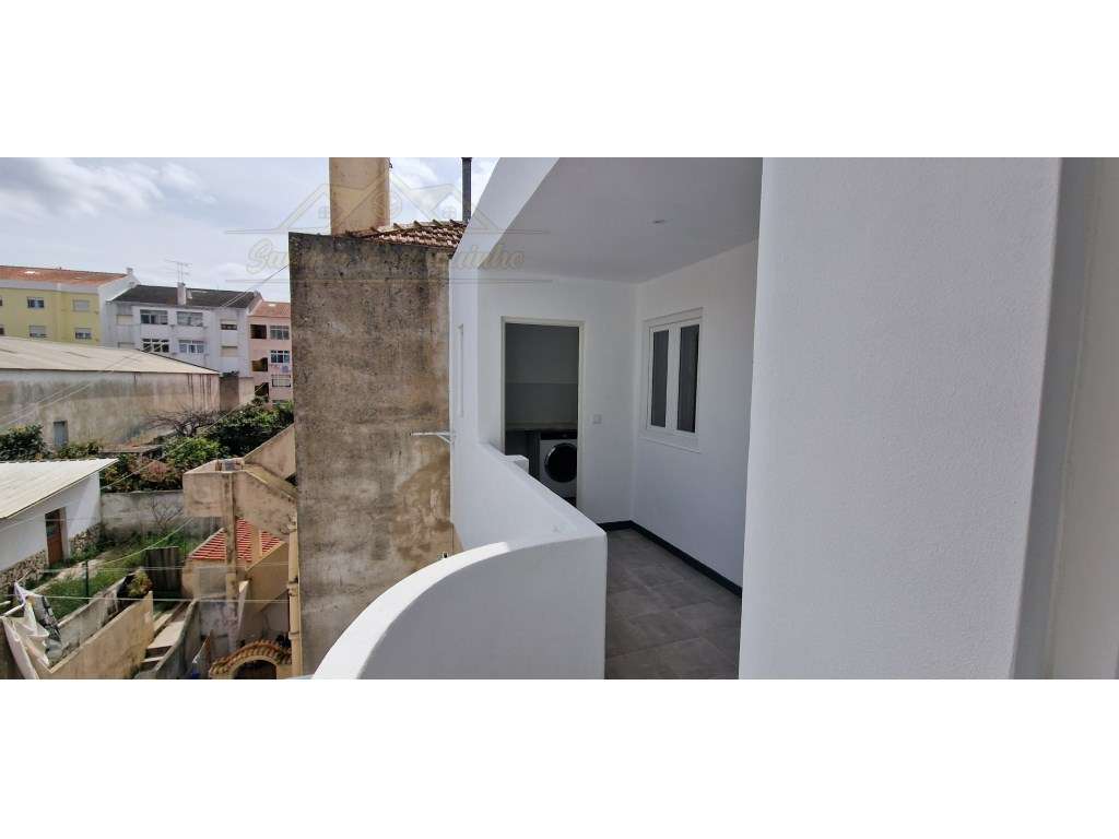 Apartamento T3+1 RENOVADO no centro-33