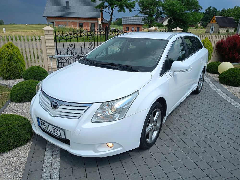 Toyota Avensis III 2.0 D-4D Executive 2011