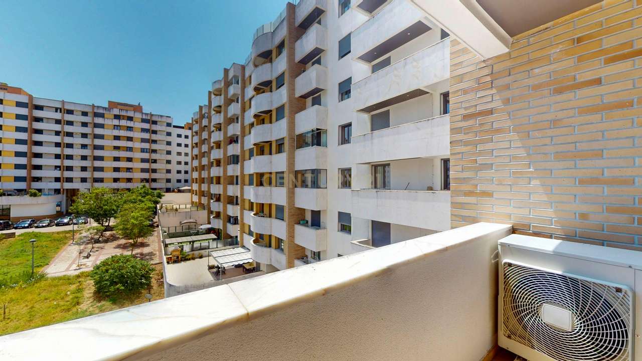 Apartamento T4 no Infantado de excelência, conforto e vista sobre a le-25