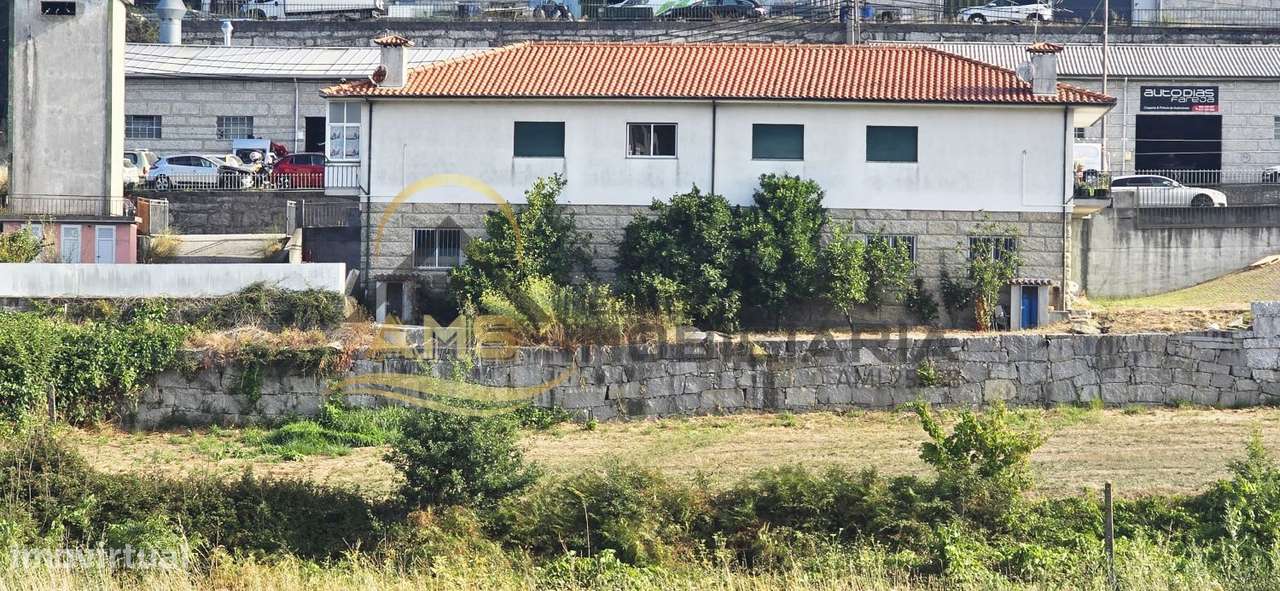 Moradia para restauro e terreno industrial com mais de 4000m²-13
