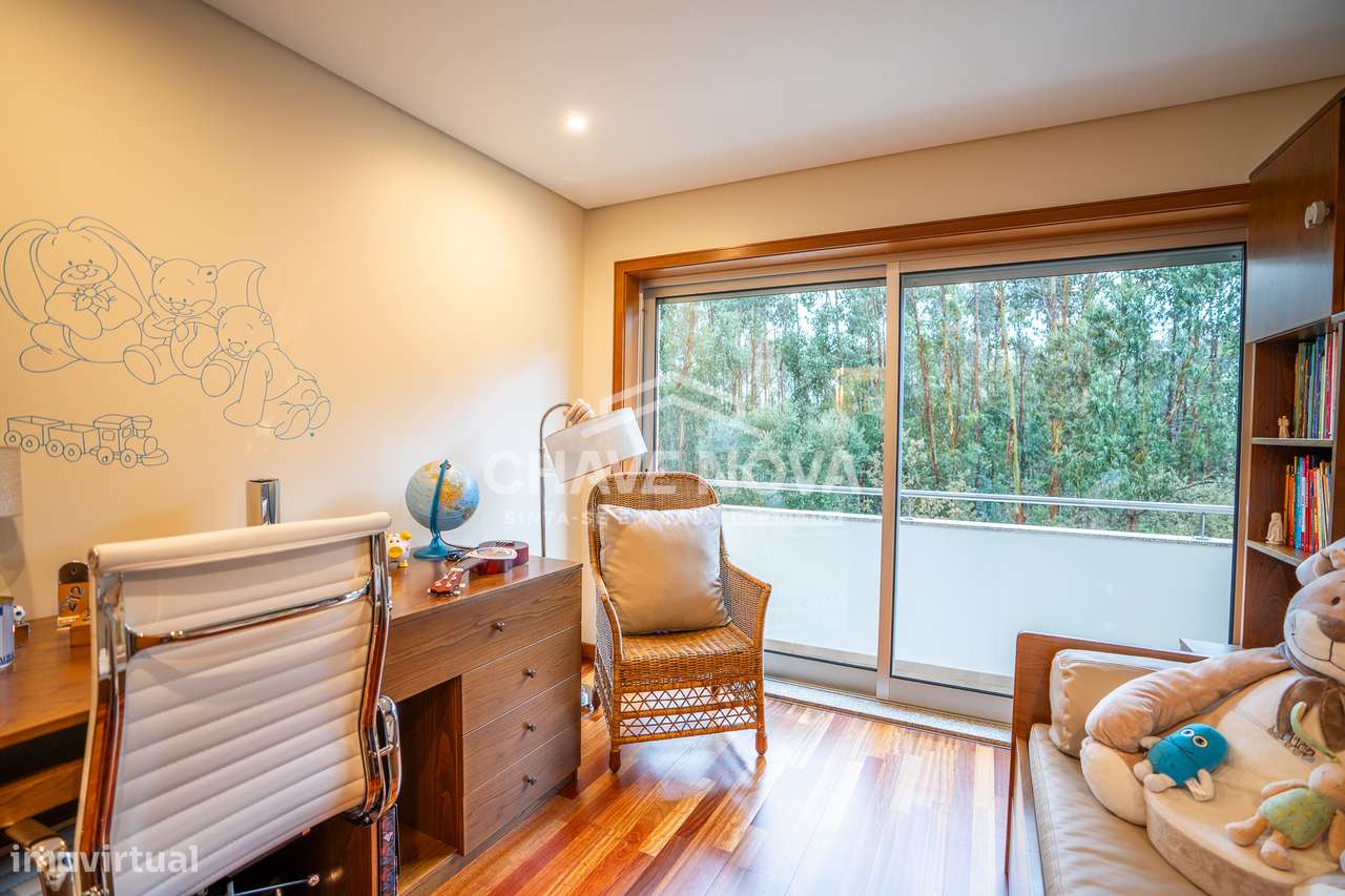 Andar Moradia T3 em S. Mamede do Coronado - Como Novo-14