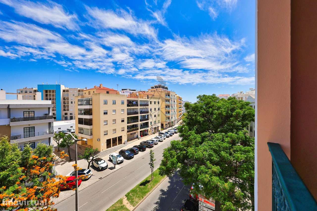 Apartamento T1+3 com Vista Mar do terraço em Quarteira-24