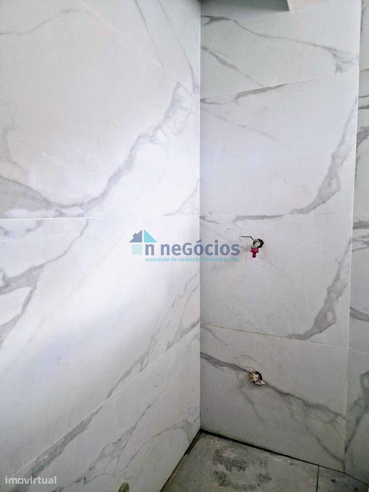 Espaço comercial com grande montra -O AZEMÉIS CENTRO - Grande imagem: 4/8