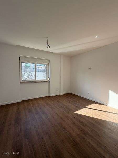 Apartamento T2 no centro histórico de Almada totalmente renovado - Grande imagem: 5/12