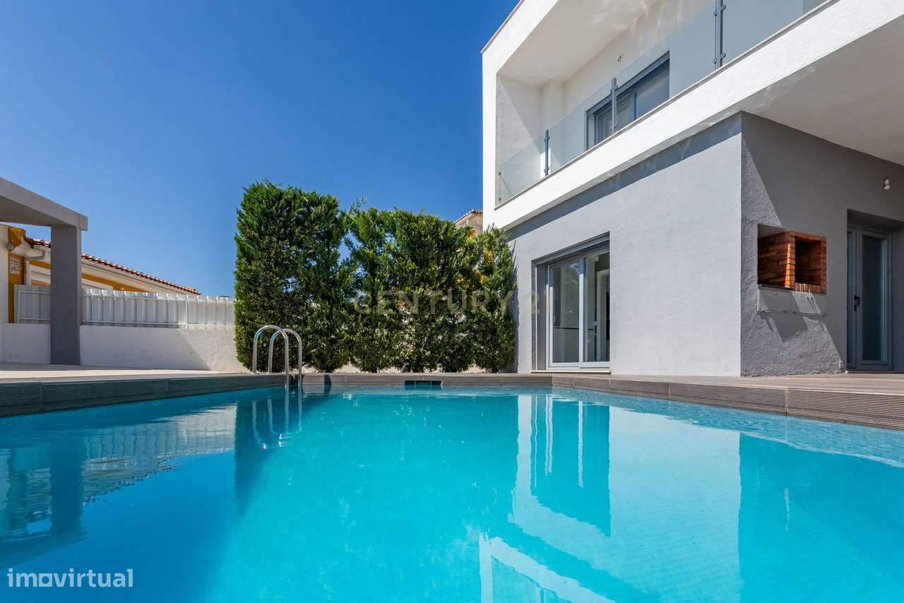 Moradia Isolada a estrear T4 na Quinta dos Foios em Azeitão, com muita - Grande imagem: 2/41