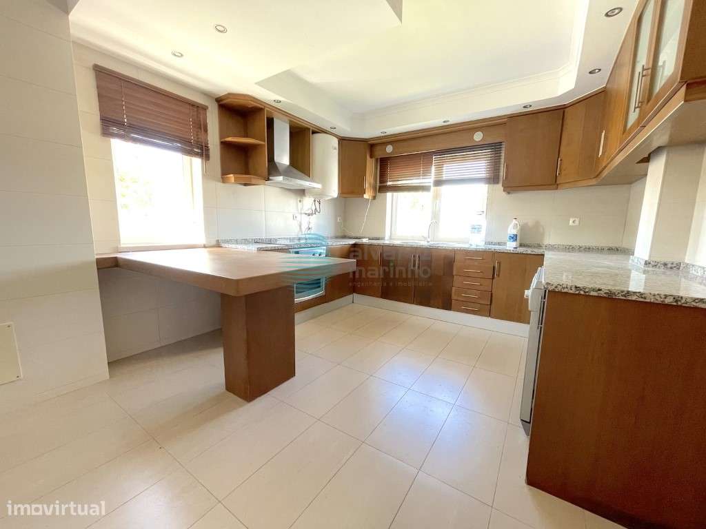 Moradia T4, 5 minutos de Torres Vedras, com logradouro com churrasq... - Grande imagem: 5/29