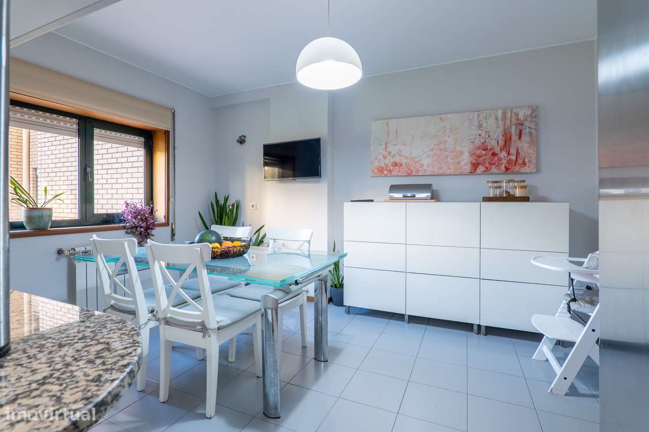 Apartamento T5 Com Excelentes Áreas em Matosinhos-14